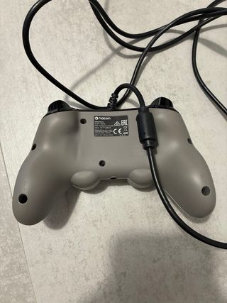 Mando Nacon Compact PS4 Gris con Cable