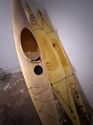 2 Piraguas Amarillas plástico 1 piragua fibra