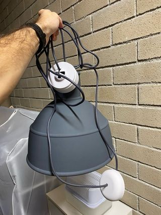 Lámpara techo Muuto colgante gris