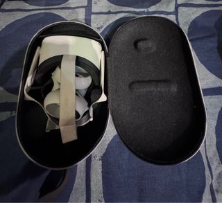 Oculus Quest 2 con funda original