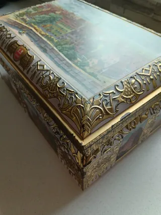 Scatola di latta vintage vista Norimberga 1840