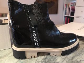 Botines charol negro