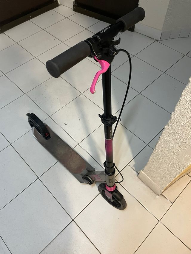 Patinete Oxelo rosa y negro mid 9