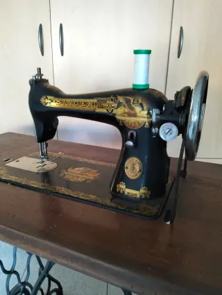 Máquina de coser Singer antigua