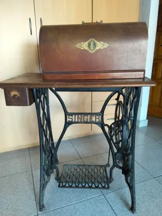 Máquina de coser Singer antigua