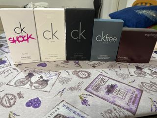 Cajas de perfumes Calvin Klein vacías