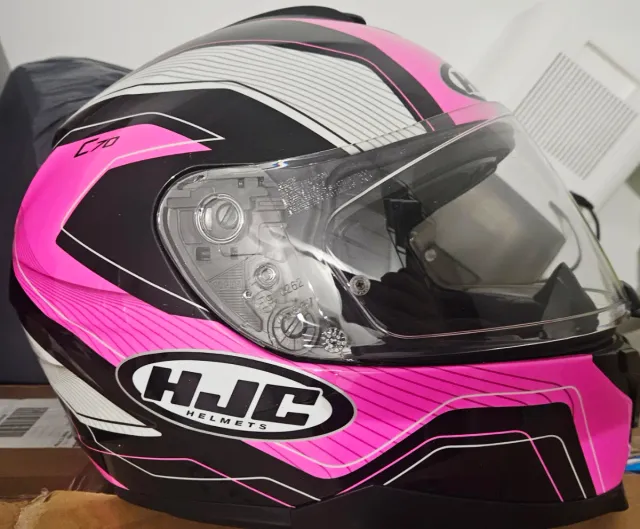 Casco, chaqueta y guantes talla M.