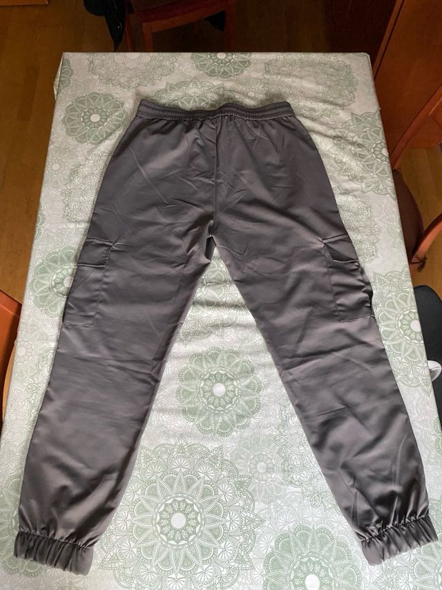 Pantalón Cargo Gris