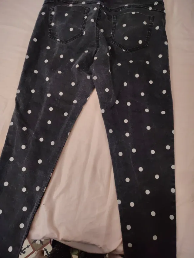 Pantaloncini neri a pois