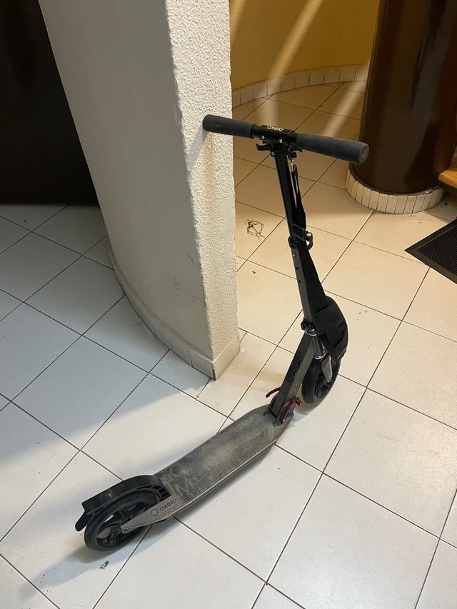 Patinete plegable con correa