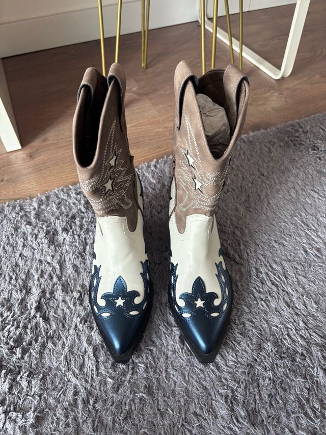 Botas Camperas Estrellas Azul y Marrón