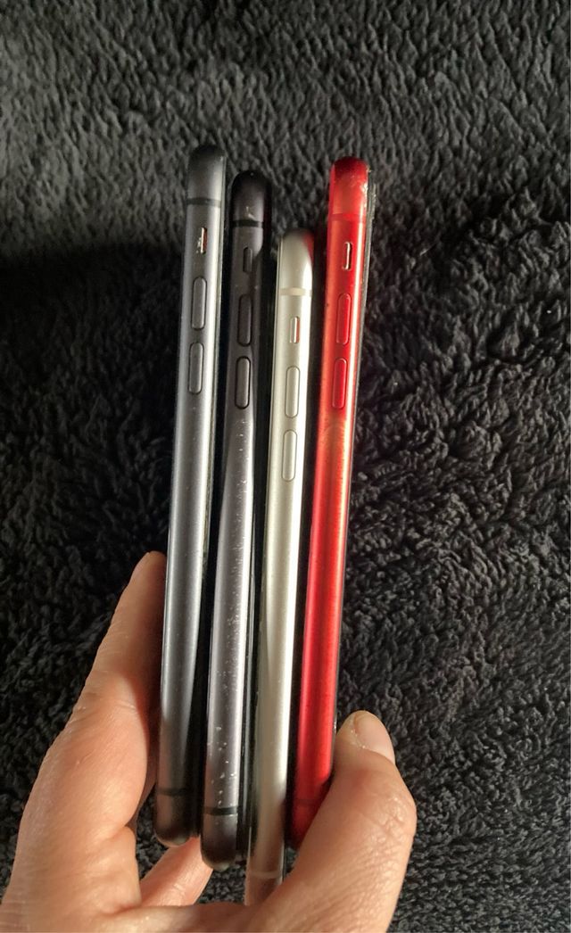 Lote 4 iPhone 11 (Nero, Rosso, Bianco)