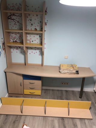 Scrivania in legno 215x50x77 cm e scaffale