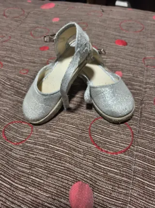 Alpargatas niña talla 27 plata brillante