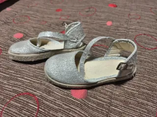 Alpargatas niña talla 27 plata brillante