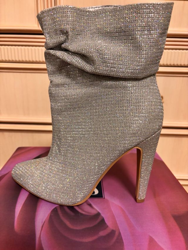 Botines plateados brillantes