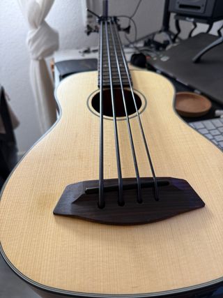 U-Bass Kala SMHG Ukelele bajo con funda