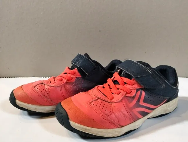 Lote 3 pares de Deportivas Talla 33.