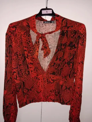Blusa Stradivarius serpiente talla M