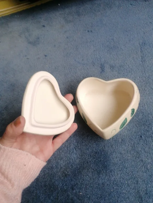 Caja cerámica corazón floral