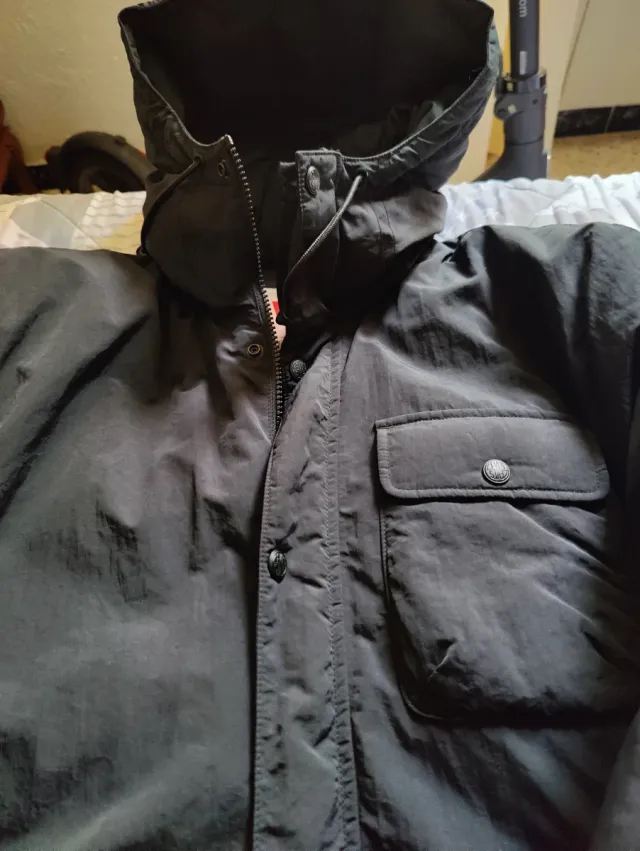 Abrigo Levi's Negro con Capucha