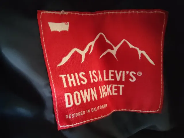 Abrigo Levi's Negro con Capucha