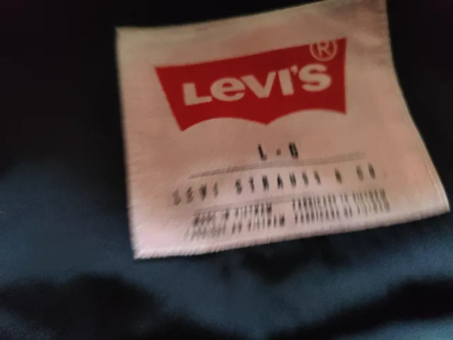 Abrigo Levi's Negro con Capucha