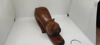 Gatto in legno intagliato