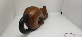 Gatto in legno intagliato