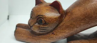 Gatto in legno intagliato