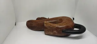 Gatto in legno intagliato