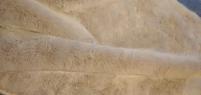 Retal de tela 0,67*1m pelo sintetico