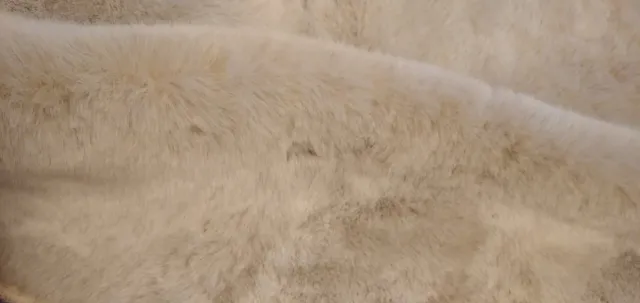 Retal de tela 0,67*1m pelo sintetico