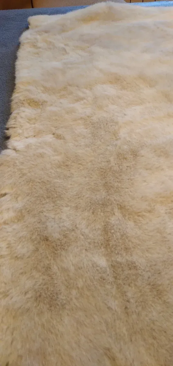 Retal de tela 0,67*1m pelo sintetico