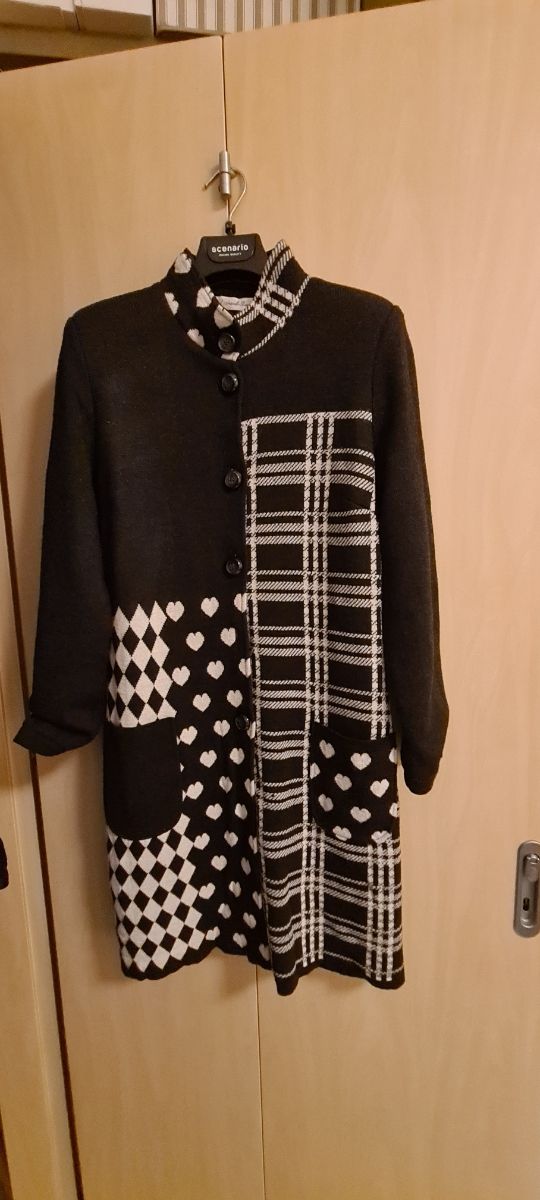 Cappotto maglia fantasia bianco e grigio scuro