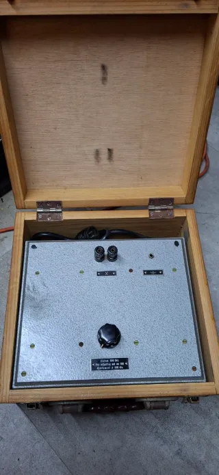 Medidor de Resistencia Antiguo Telefunken