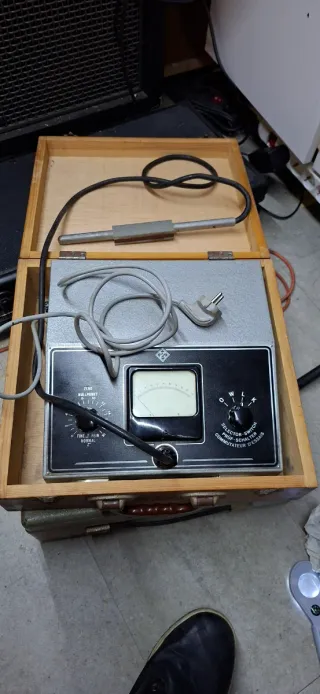 Medidor de Resistencia Antiguo Telefunken