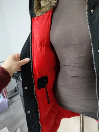 Abrigo Negro Retro Jeans con Forro Rojo