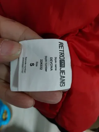 Abrigo Negro Retro Jeans con Forro Rojo