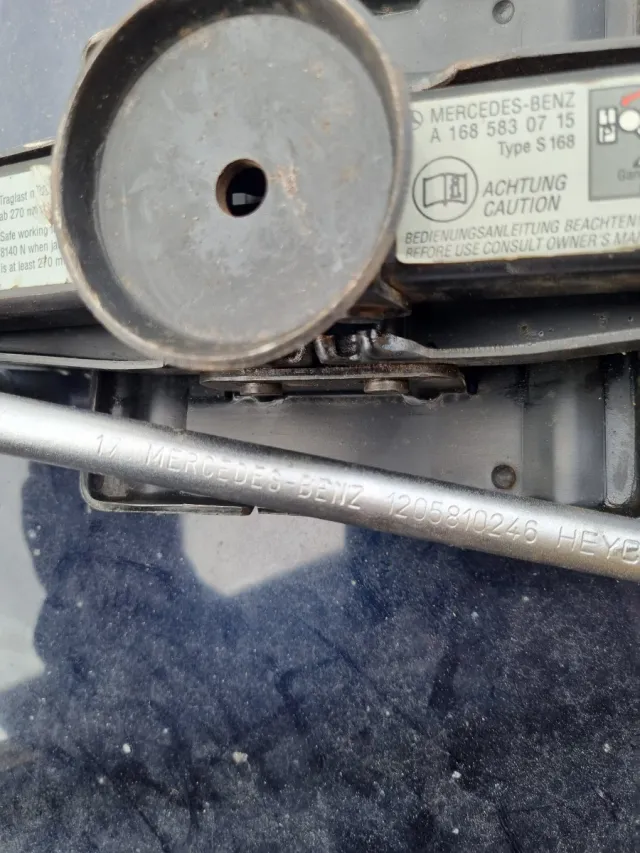 Gato y llave Mercedes Benz