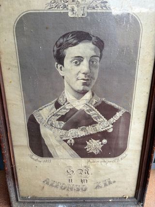 Retrato Alfonso XII hecho con hilo blanco y negro.