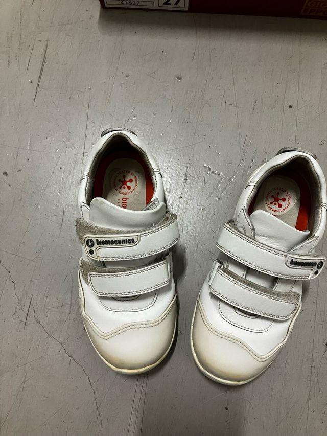 Zapatillas Blancas. Marca Biomecanics Talla 26