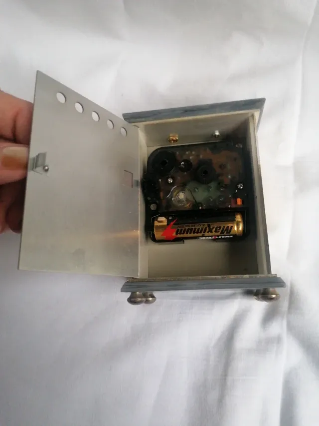 Reloj de mesita de noche