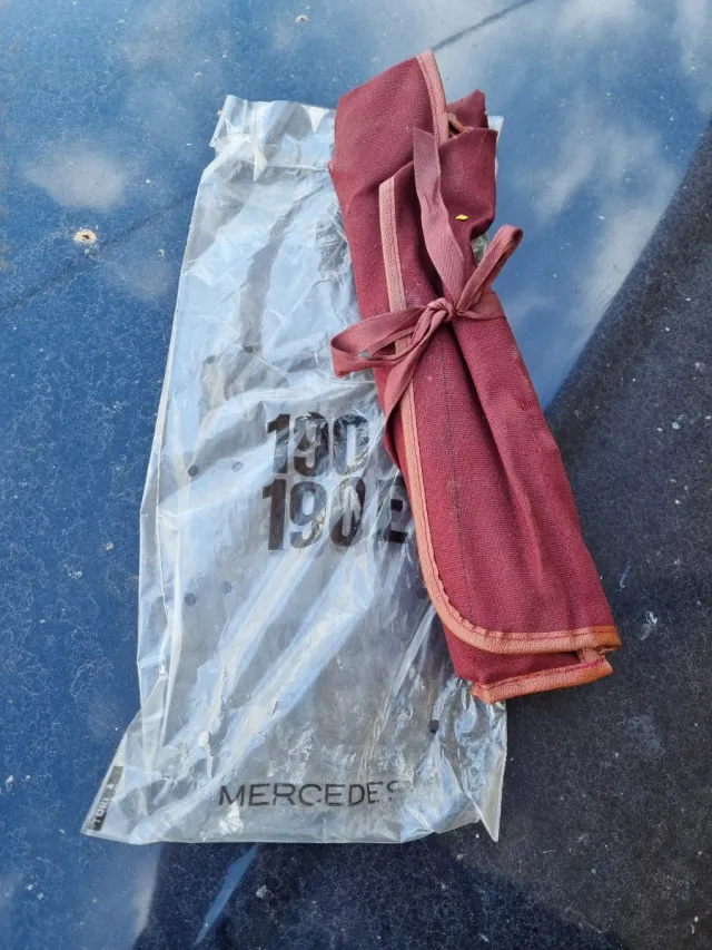 Bolsa herramientas Mercedes 190