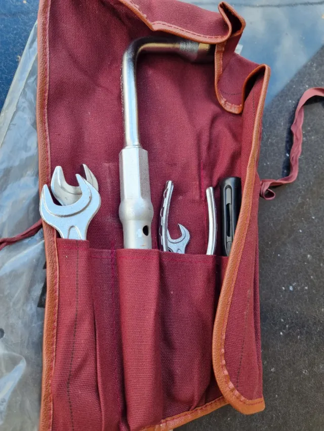 Bolsa herramientas Mercedes 190