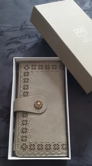 Cartera  beige marca Torrens El Corte Inglés