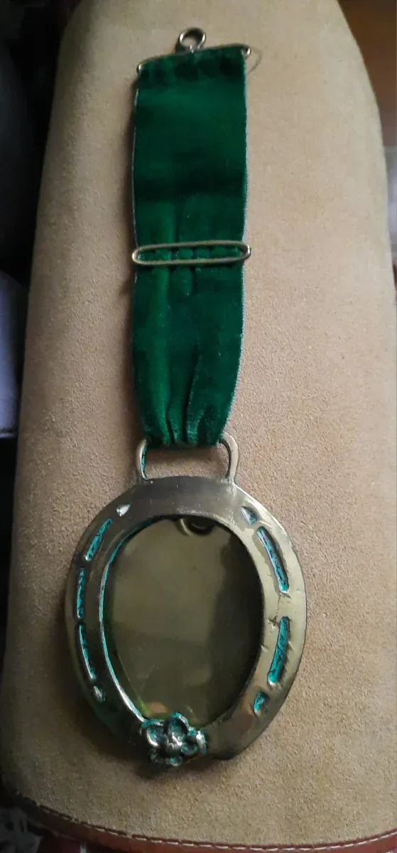 Portaretratos herradura antiguo