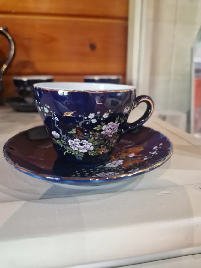 Juego de té de porcelana azul y oro