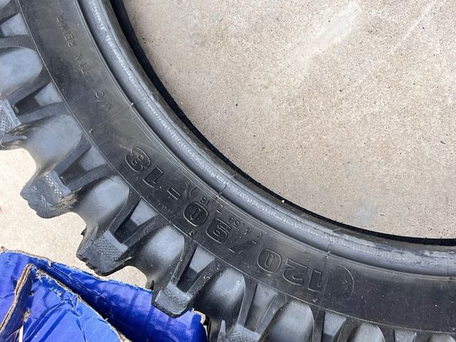 Ruedas Enduro 120/90-18 y 90/90-21