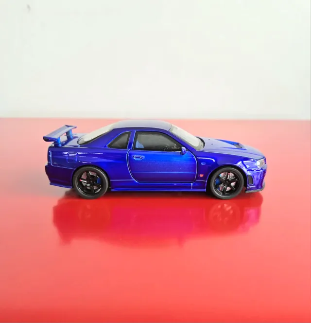 Nissan Skyline GT-R escala 1/32.